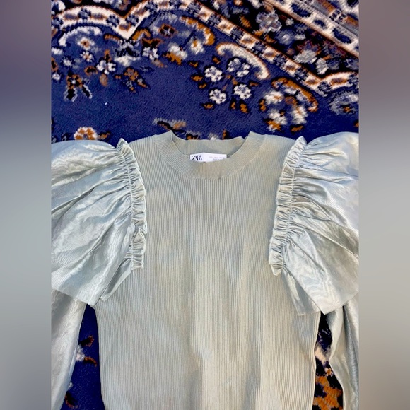 Green ruffled blouse from zara, perfect condition! - Picture 2 of 2